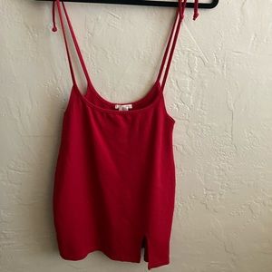 Overall red slit skirt.